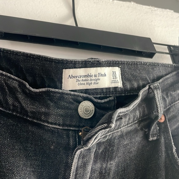 Abercrombie size 12 women’s black denim - Picture 2 of 3